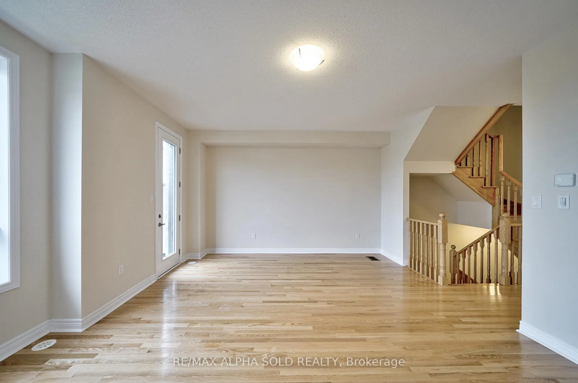 Photo 7 of Unit Upper, 85 Mumbai Drive, Markham, Middlefield — HOMEH