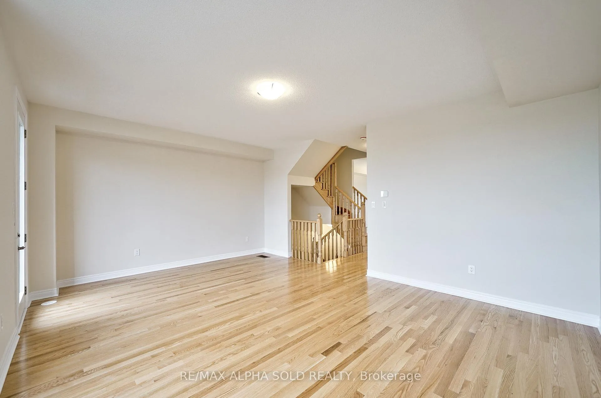 Photo 9 of Unit Upper, 85 Mumbai Drive, Markham, Middlefield — HOMEH