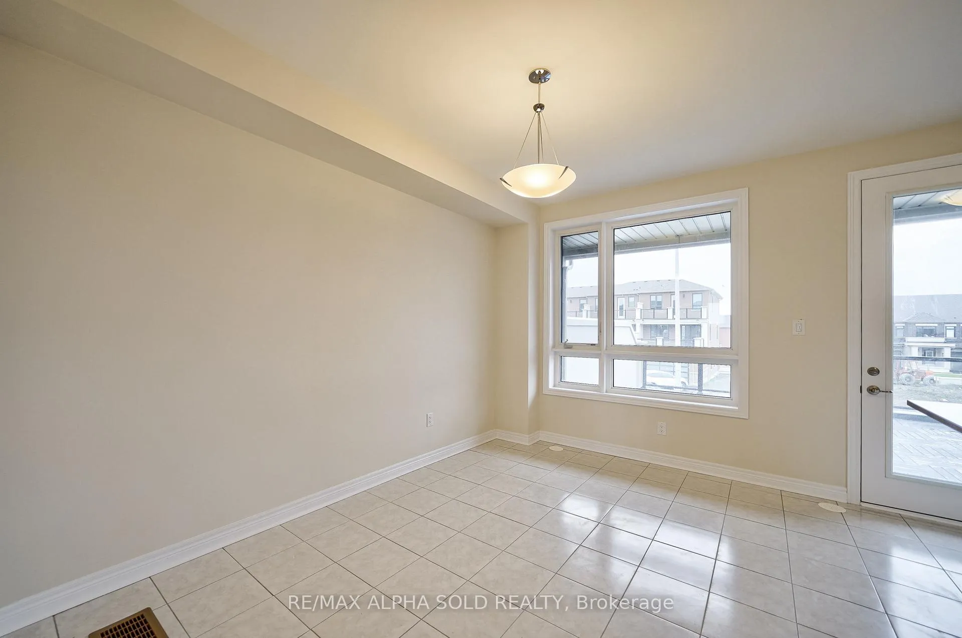 Photo 10 of Unit Upper, 85 Mumbai Drive, Markham, Middlefield — HOMEH