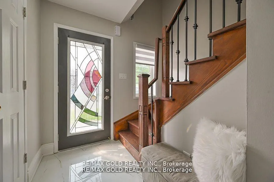 Photo 2 of 33 Penbridge Circle, Brampton, Fletcher's Meadow — HOMEH