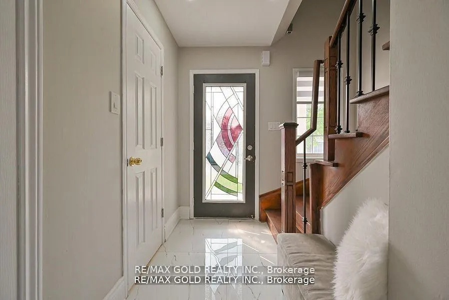 Photo 3 of 33 Penbridge Circle, Brampton, Fletcher's Meadow — HOMEH