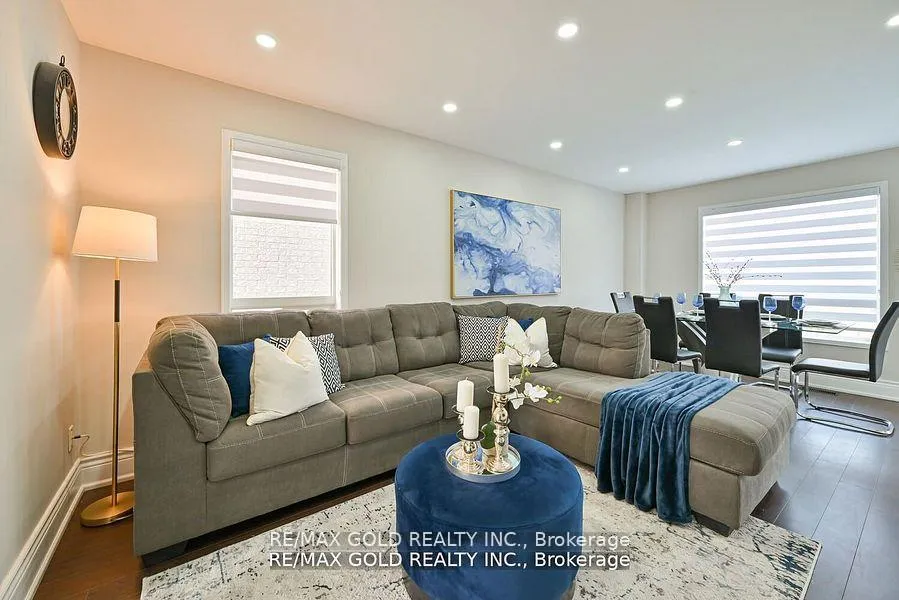 Photo 4 of 33 Penbridge Circle, Brampton, Fletcher's Meadow — HOMEH