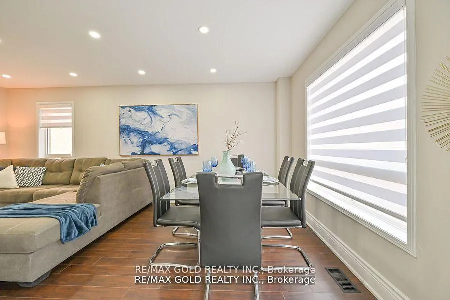 Photo 5 of 33 Penbridge Circle, Brampton, Fletcher's Meadow — HOMEH