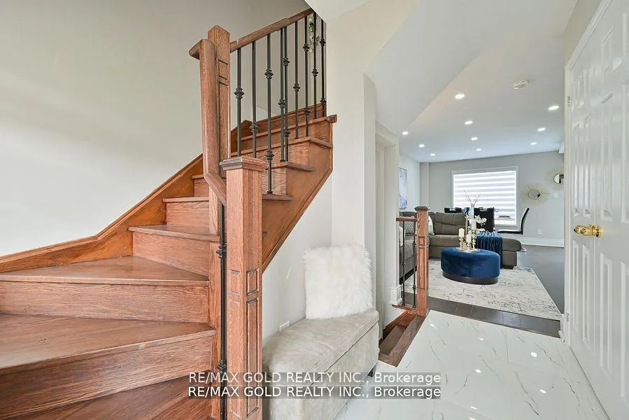Photo 11 of 33 Penbridge Circle, Brampton, Fletcher's Meadow — HOMEH
