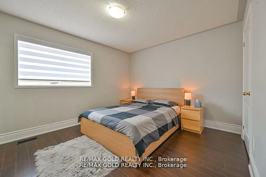 Photo 12 of 33 Penbridge Circle, Brampton, Fletcher's Meadow — HOMEH