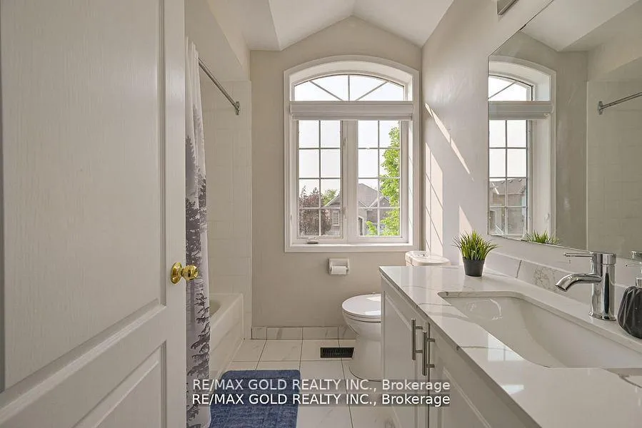 Photo 15 of 33 Penbridge Circle, Brampton, Fletcher's Meadow — HOMEH