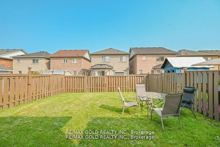 Photo 18 of 33 Penbridge Circle, Brampton, Fletcher's Meadow — HOMEH