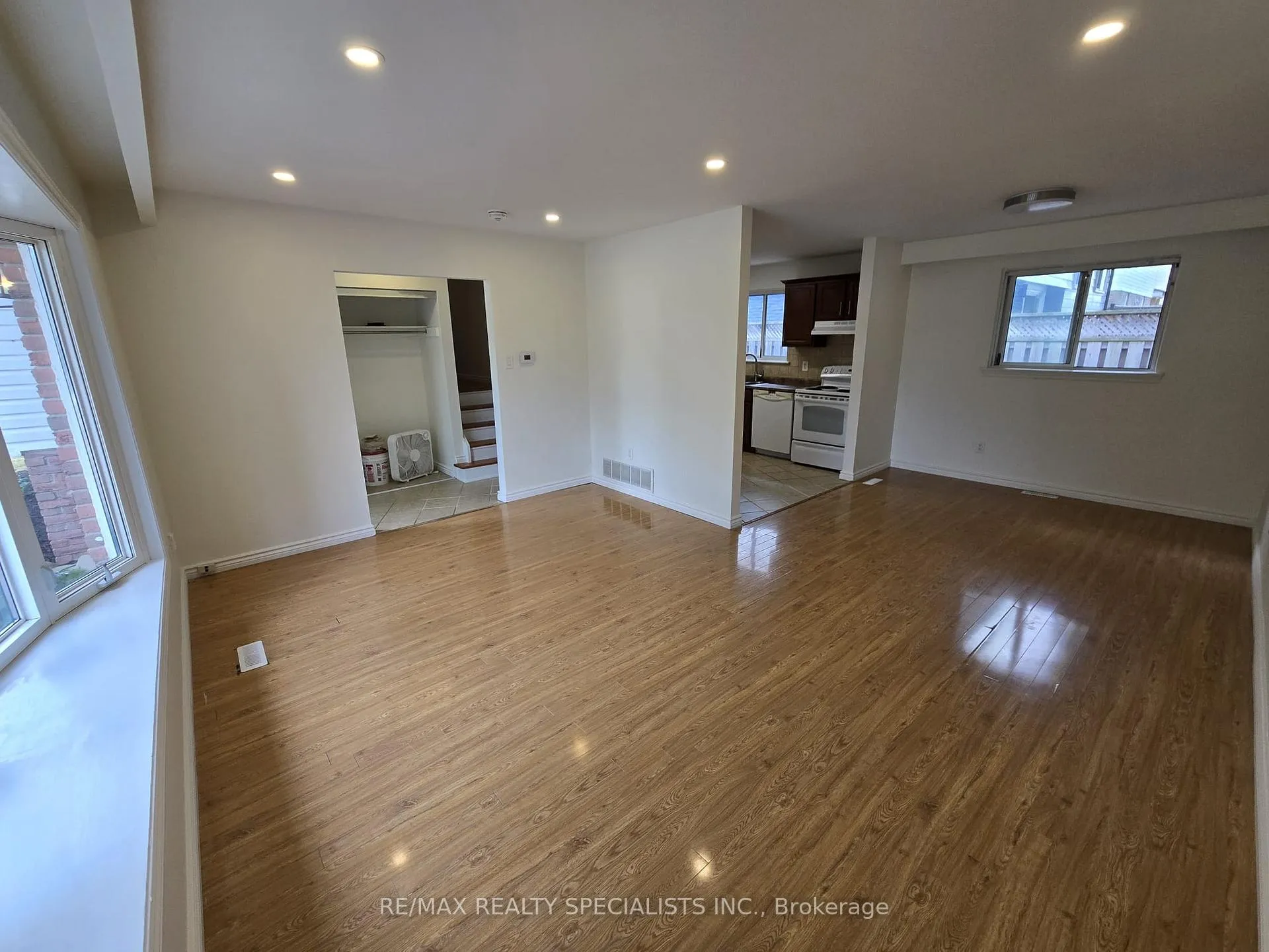 Photo 3 of 2 Grovetree Place, Brampton, Northgate — HOMEH