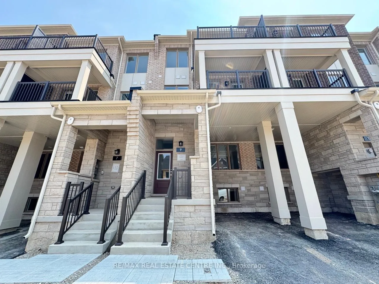 Photo 1 of 9 Kings Hill Drive, Brampton, Northwest Brampton — HOMEH