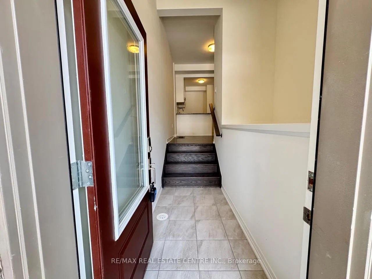 Photo 3 of 9 Kings Hill Drive, Brampton, Northwest Brampton — HOMEH