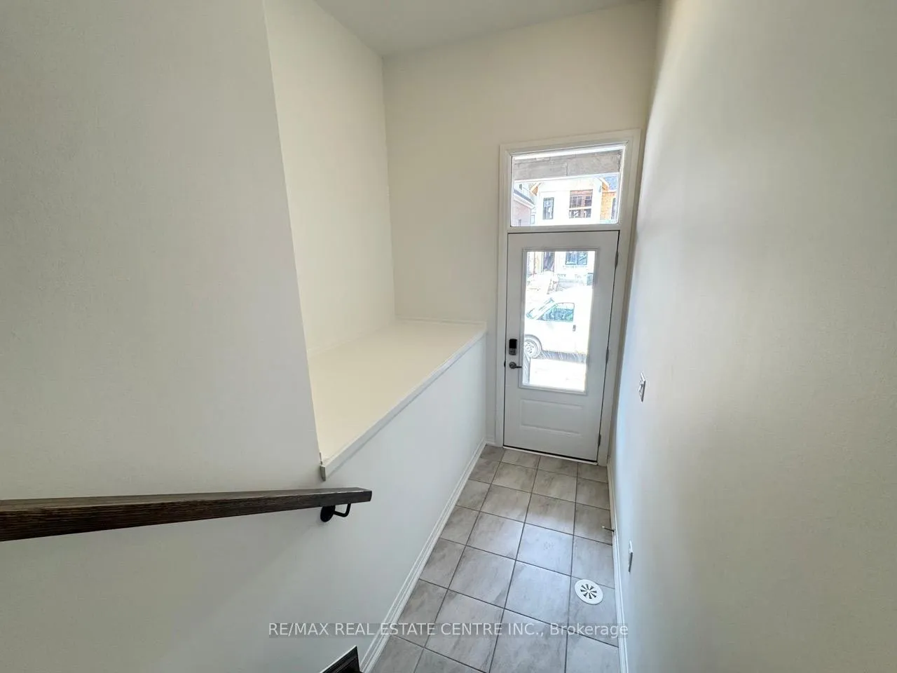 Photo 4 of 9 Kings Hill Drive, Brampton, Northwest Brampton — HOMEH
