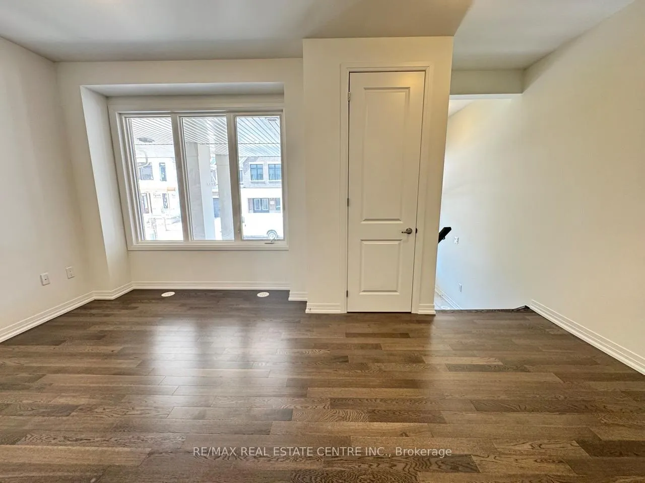 Photo 5 of 9 Kings Hill Drive, Brampton, Northwest Brampton — HOMEH