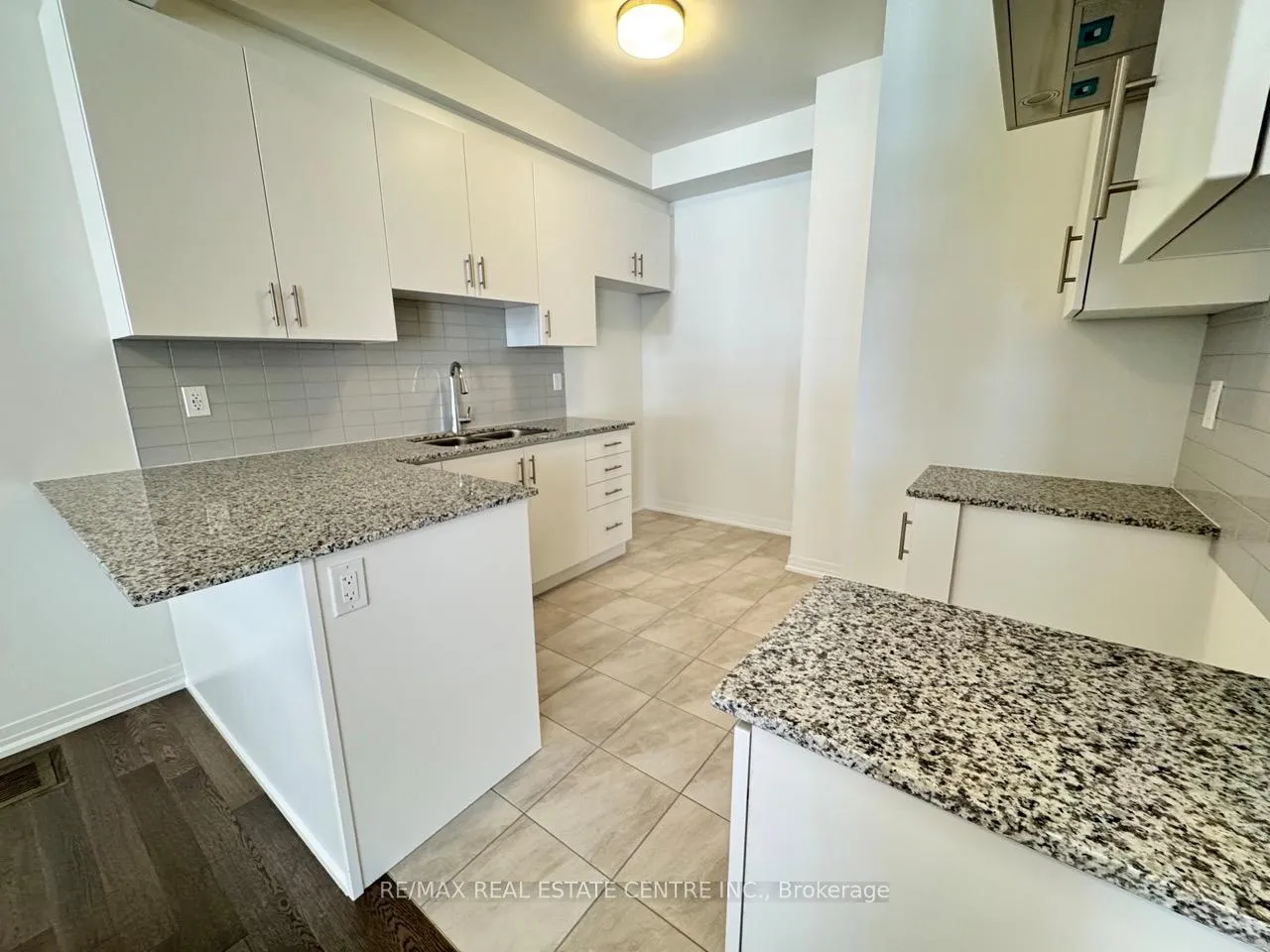 Photo 8 of 9 Kings Hill Drive, Brampton, Northwest Brampton — HOMEH