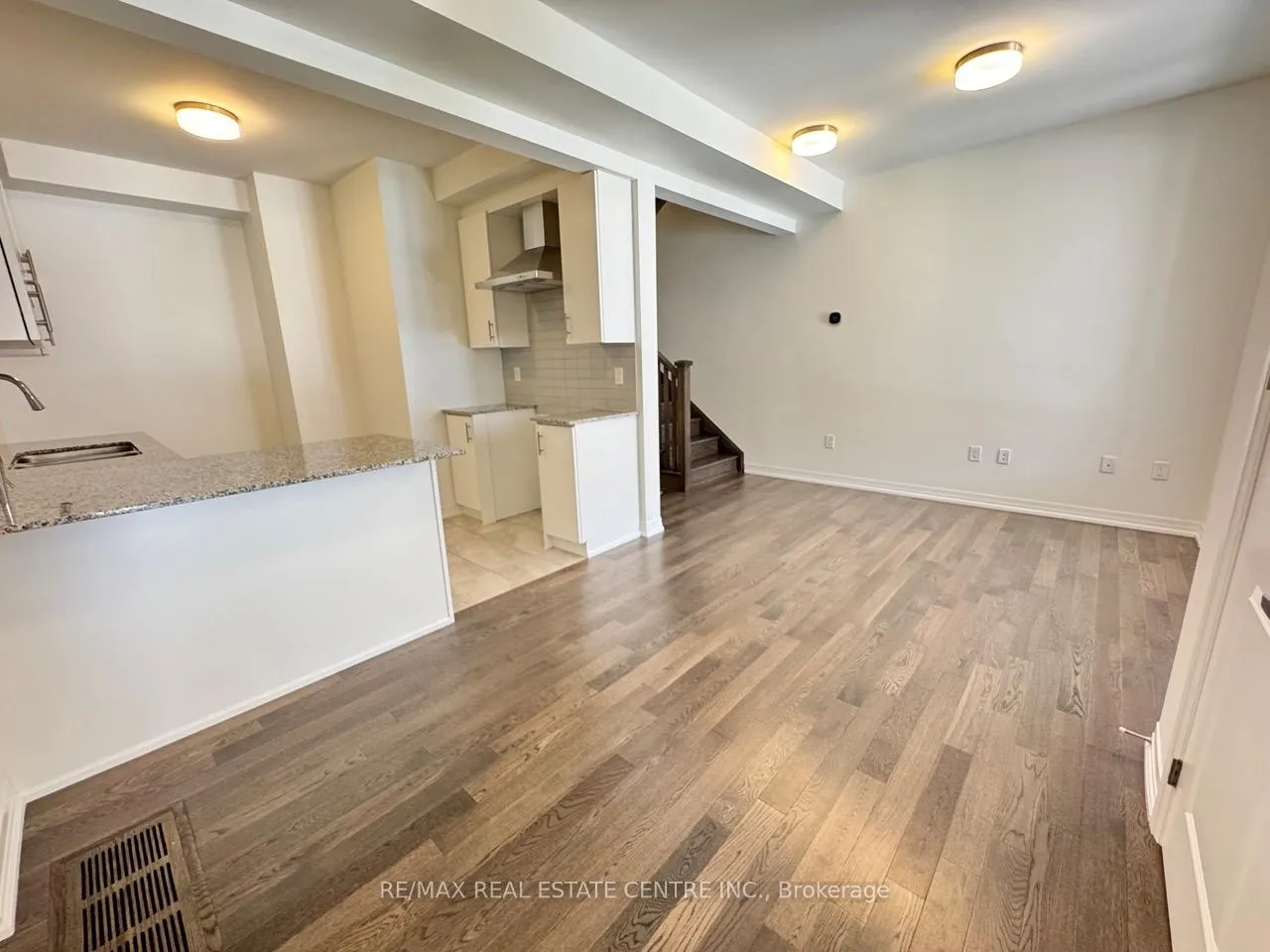 Photo 10 of 9 Kings Hill Drive, Brampton, Northwest Brampton — HOMEH
