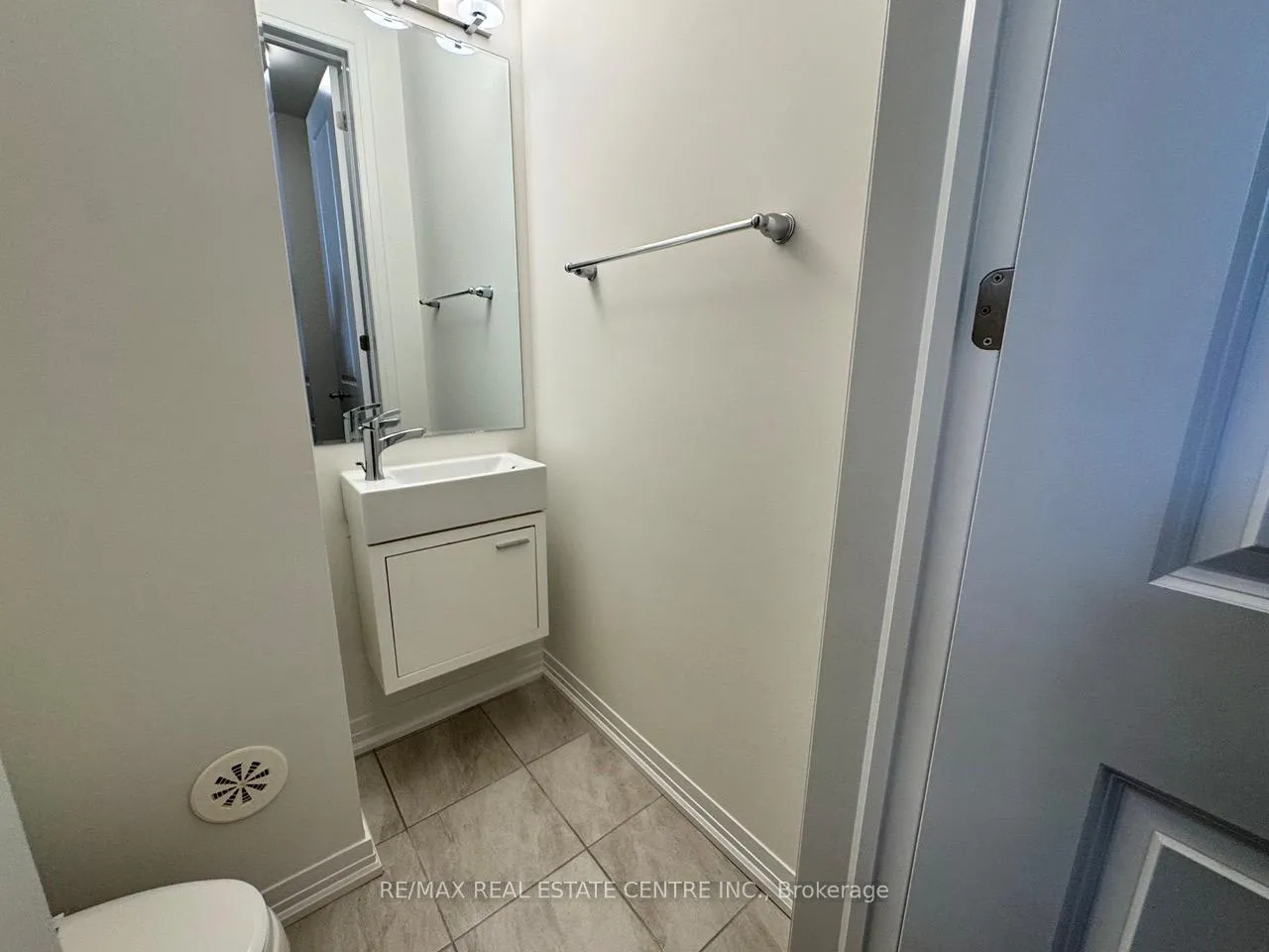 Photo 11 of 9 Kings Hill Drive, Brampton, Northwest Brampton — HOMEH