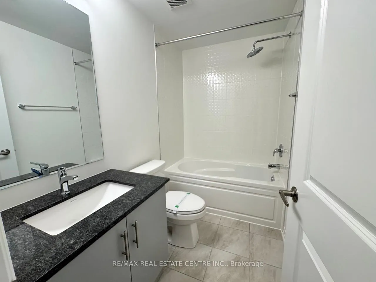 Photo 15 of 9 Kings Hill Drive, Brampton, Northwest Brampton — HOMEH