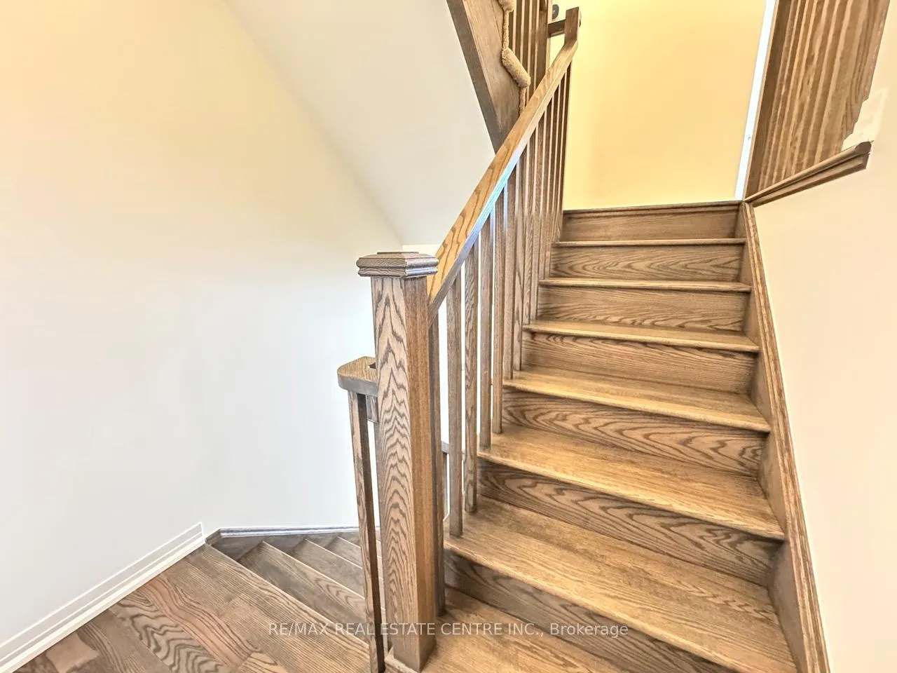 Photo 16 of 9 Kings Hill Drive, Brampton, Northwest Brampton — HOMEH