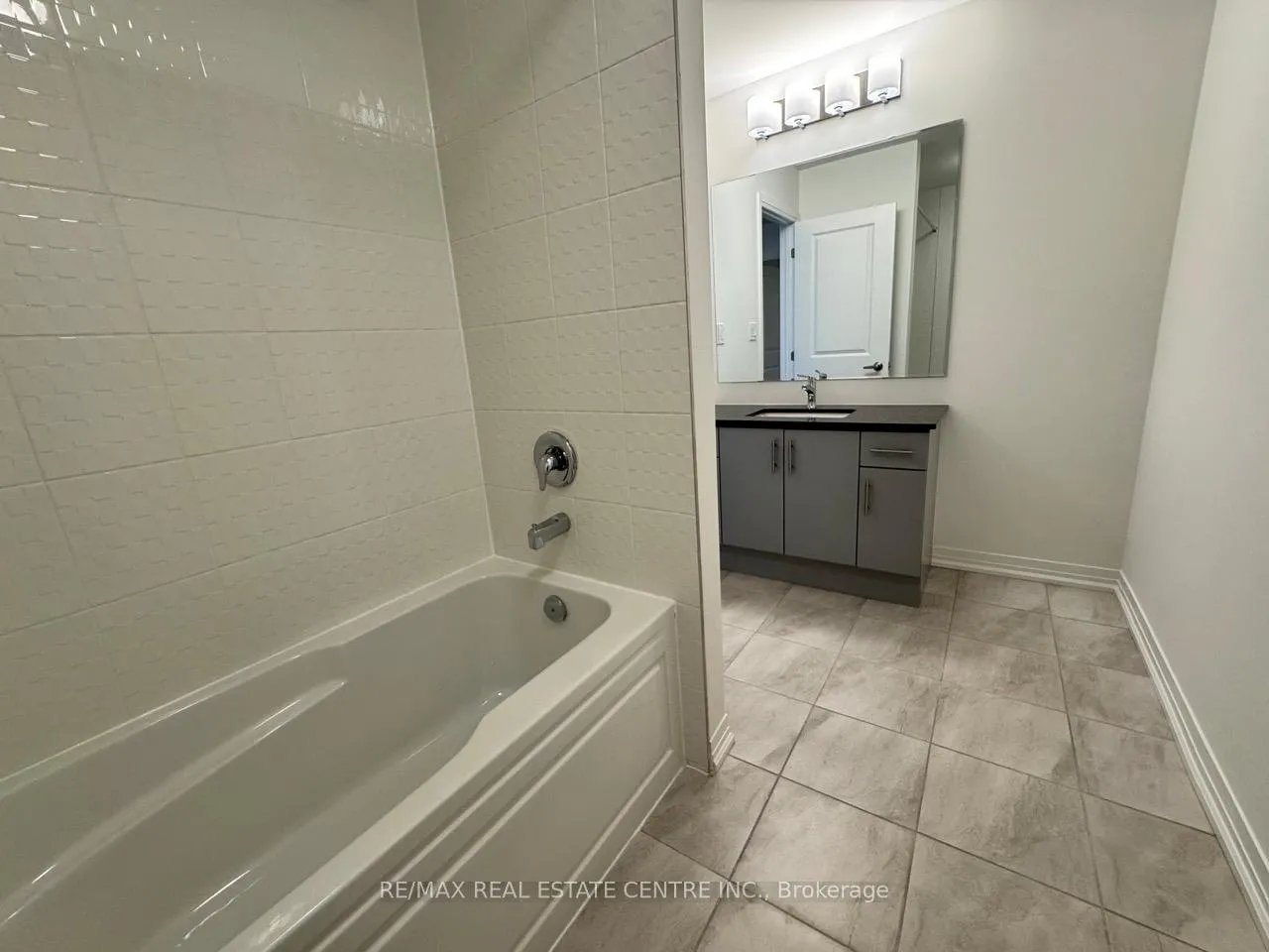 Photo 18 of 9 Kings Hill Drive, Brampton, Northwest Brampton — HOMEH