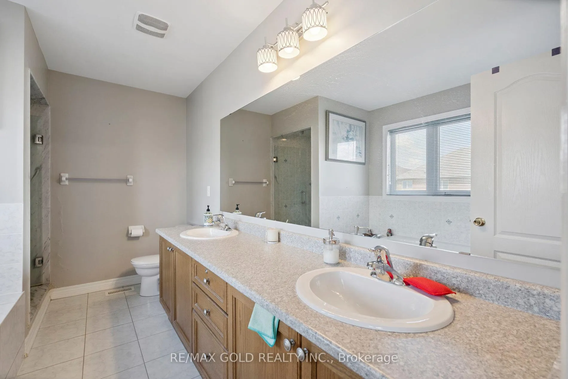 Photo 18 of 32 Goswell Street, Brampton, Bram East — HOMEH