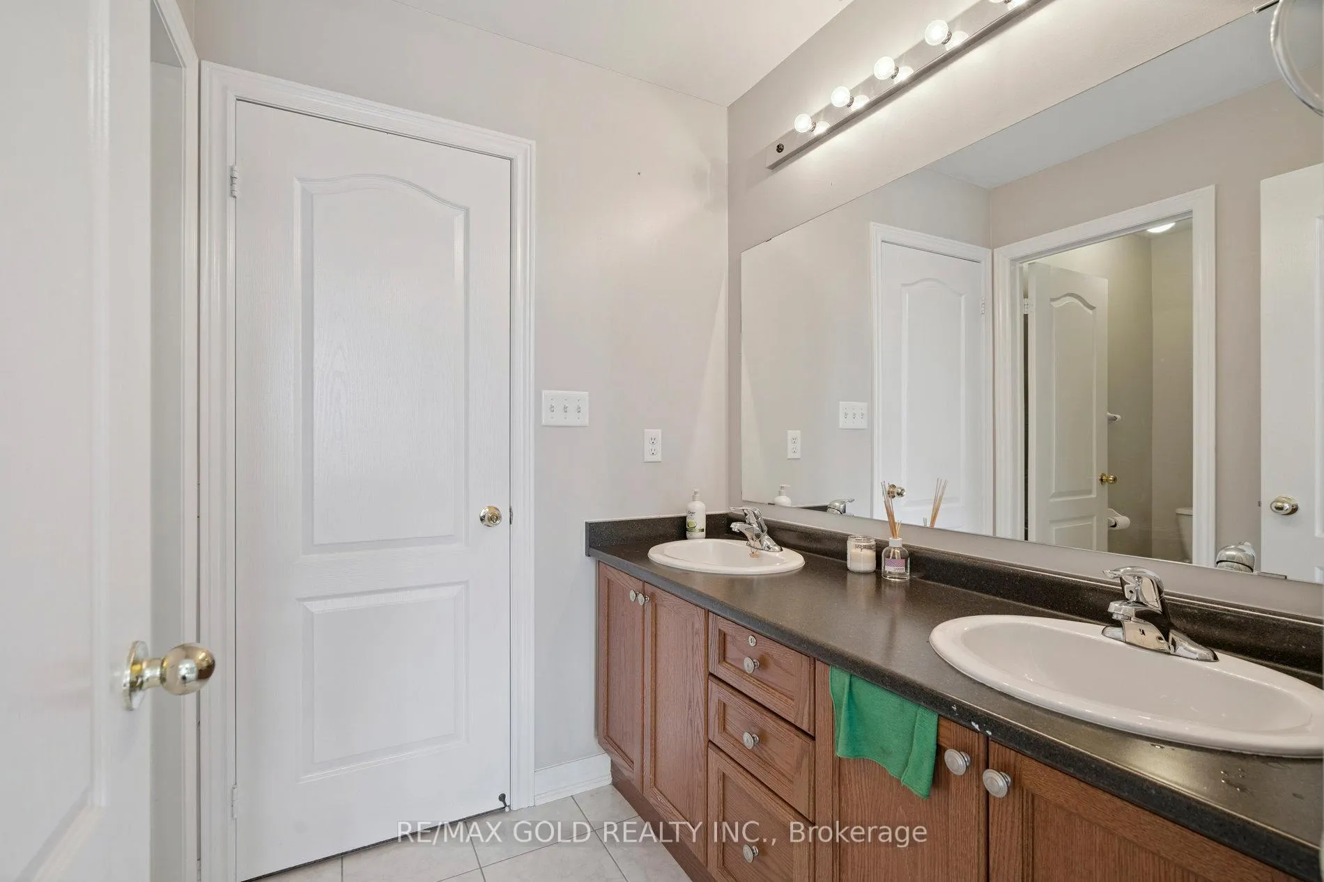 Photo 21 of 32 Goswell Street, Brampton, Bram East — HOMEH