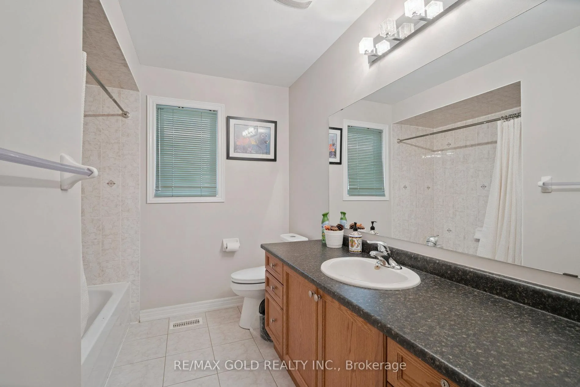 Photo 24 of 32 Goswell Street, Brampton, Bram East — HOMEH