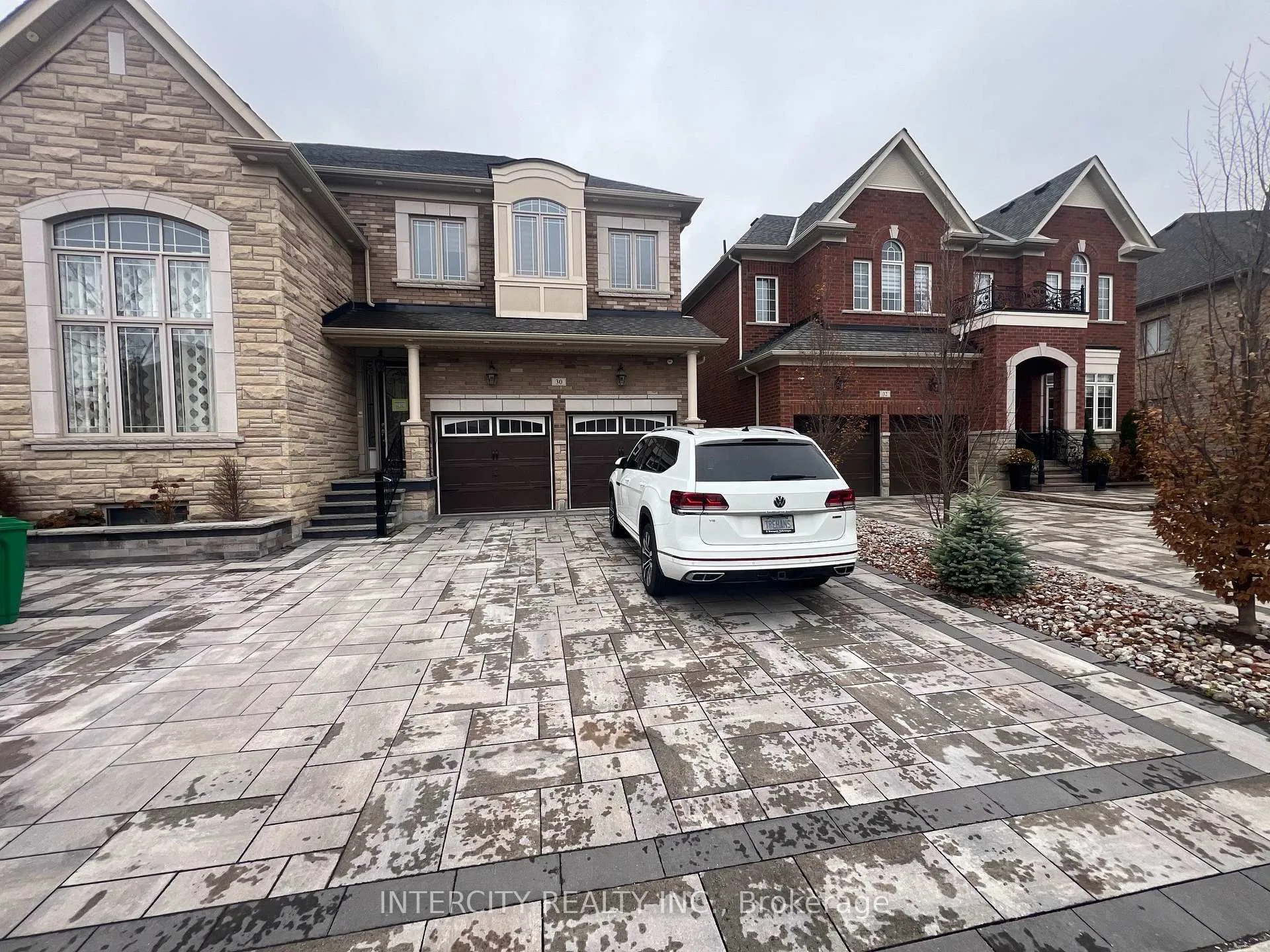 Photo 1 of 30 Bansbury Circle, Brampton, Toronto Gore Rural Estate — HOMEH