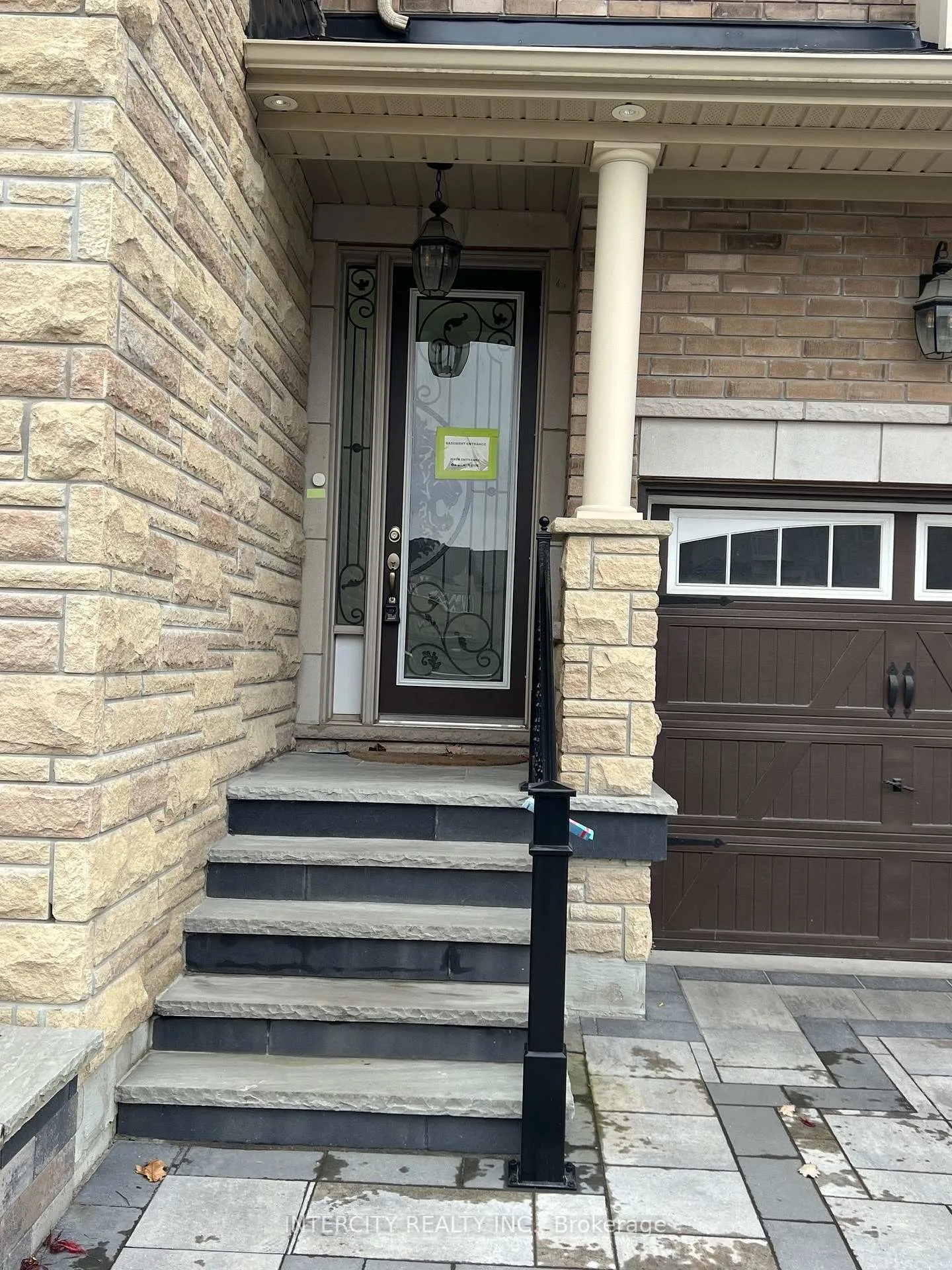 Photo 2 of 30 Bansbury Circle, Brampton, Toronto Gore Rural Estate — HOMEH