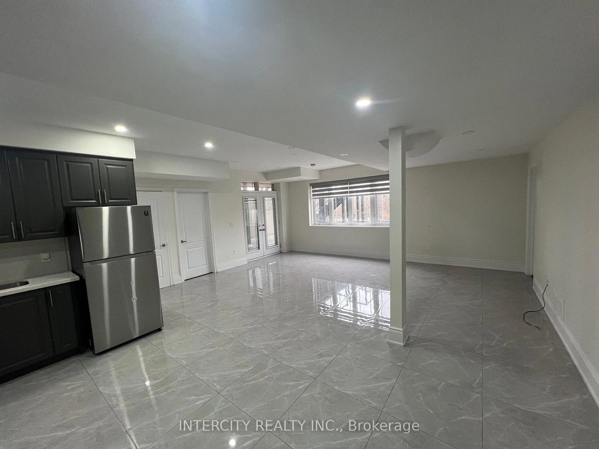 Photo 8 of 30 Bansbury Circle, Brampton, Toronto Gore Rural Estate — HOMEH