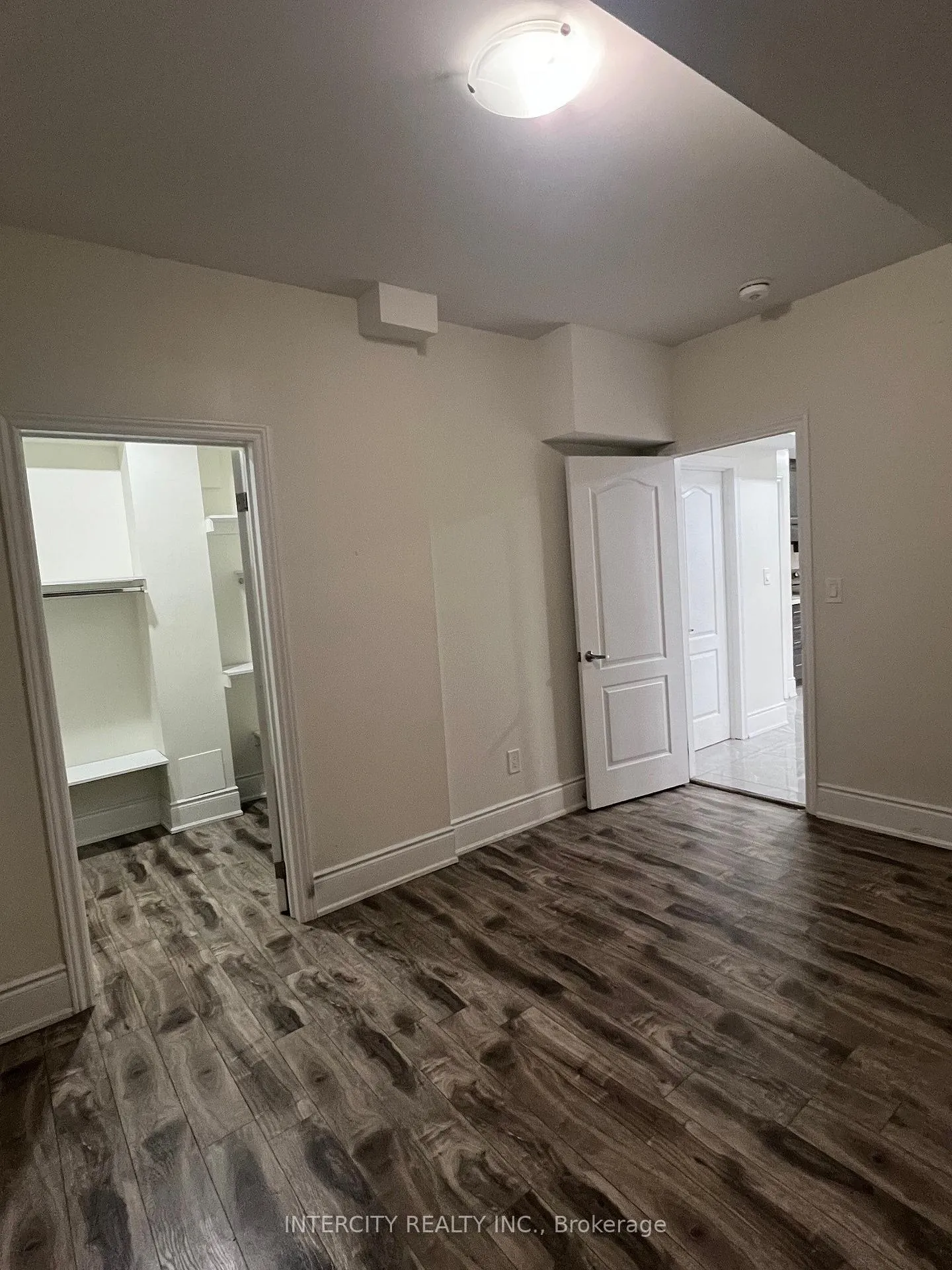 Photo 14 of 30 Bansbury Circle, Brampton, Toronto Gore Rural Estate — HOMEH