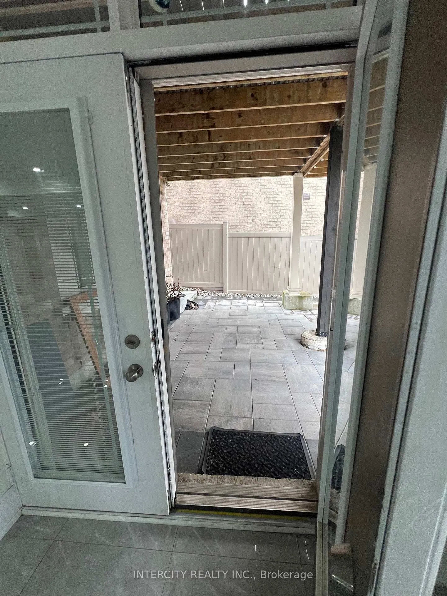 Photo 18 of 30 Bansbury Circle, Brampton, Toronto Gore Rural Estate — HOMEH