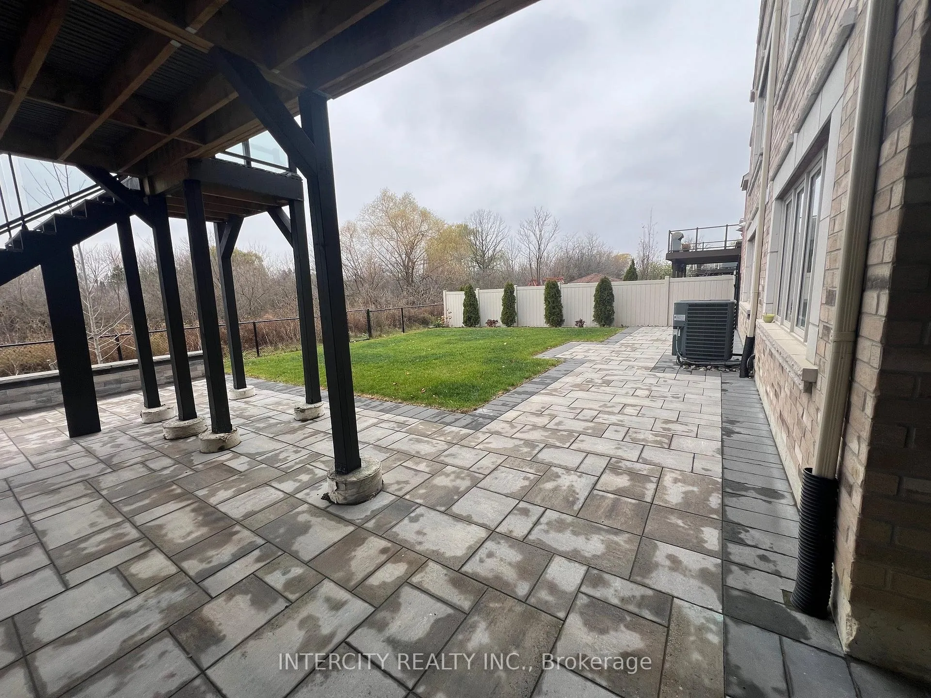 Photo 21 of 30 Bansbury Circle, Brampton, Toronto Gore Rural Estate — HOMEH