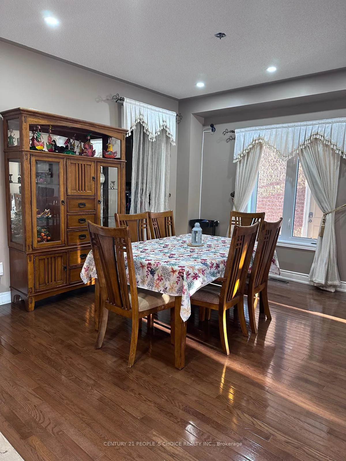Photo 2 of 5 Hugo Road, Brampton, Vales of Castlemore North — HOMEH