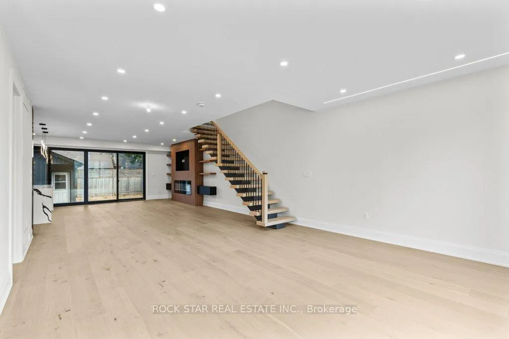 Photo 2 of 21 Clare Avenue, Hamilton, Hamilton Beach — HOMEH