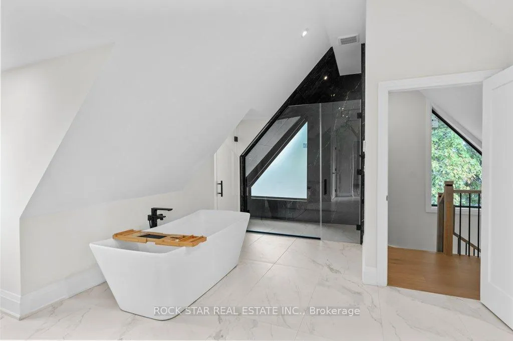 Photo 27 of 21 Clare Avenue, Hamilton, Hamilton Beach — HOMEH