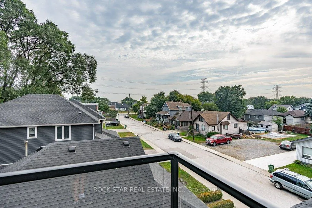 Photo 32 of 21 Clare Avenue, Hamilton, Hamilton Beach — HOMEH
