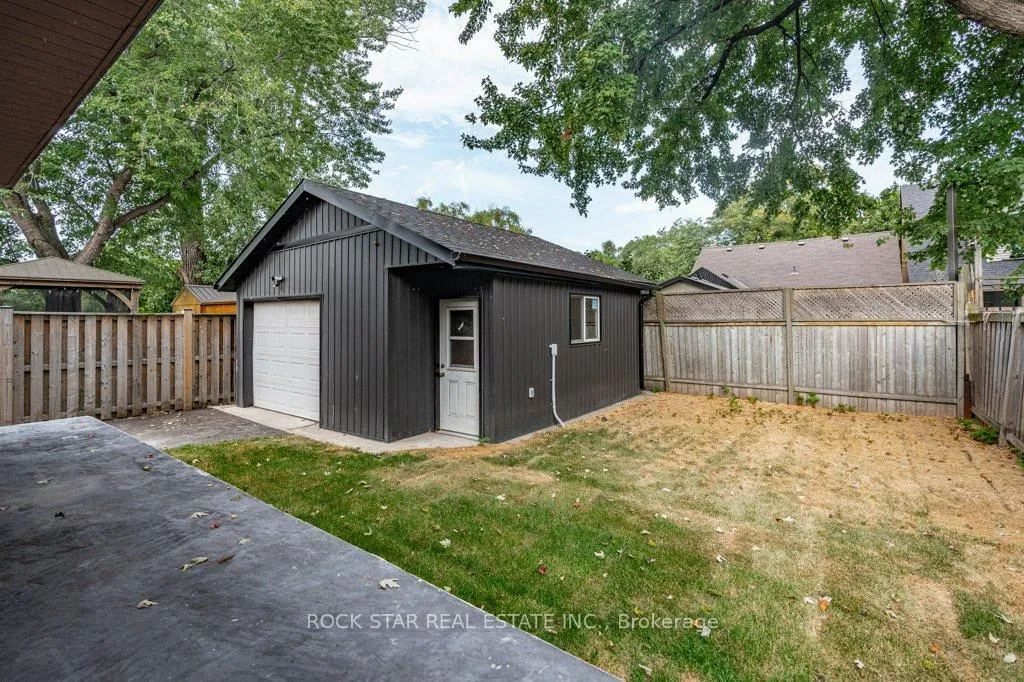 Photo 33 of 21 Clare Avenue, Hamilton, Hamilton Beach — HOMEH
