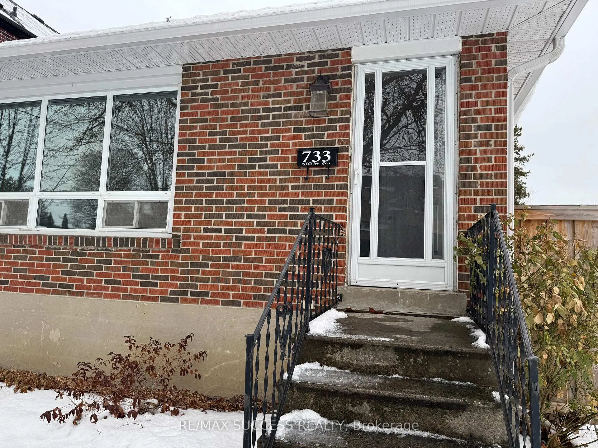 Photo 1 of 733 Hillview Crescent, Pickering, West Shore — HOMEH