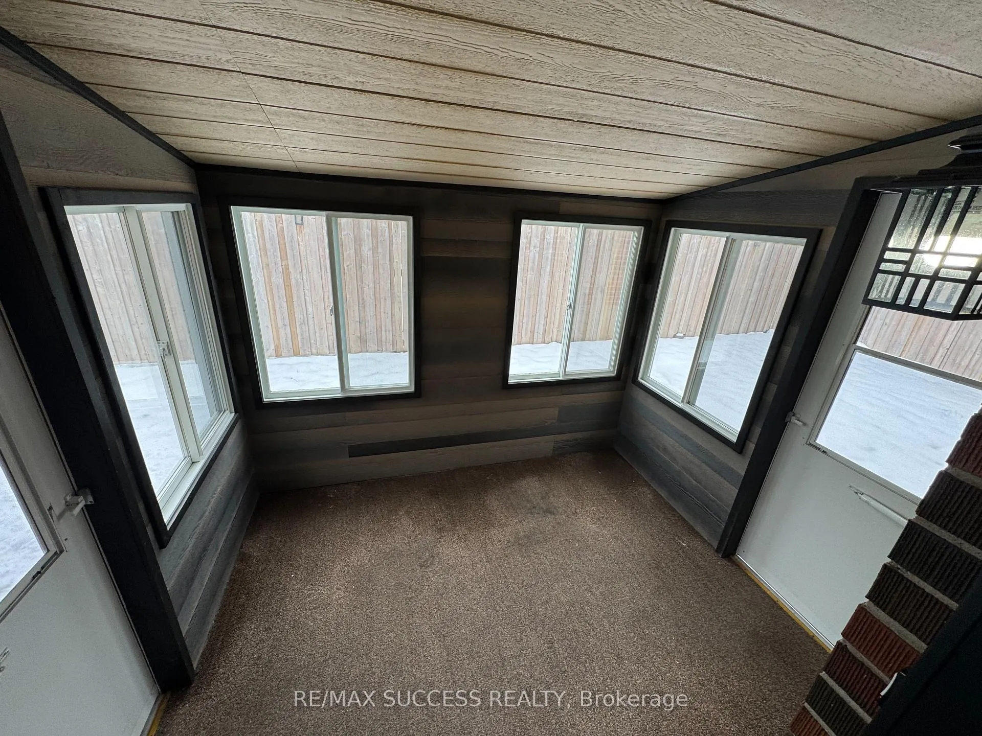 Photo 3 of 733 Hillview Crescent, Pickering, West Shore — HOMEH