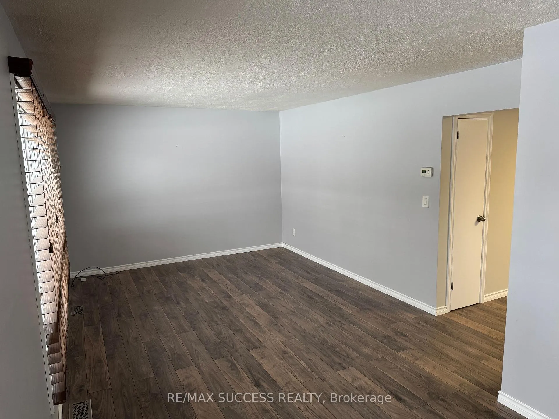 Photo 6 of 733 Hillview Crescent, Pickering, West Shore — HOMEH