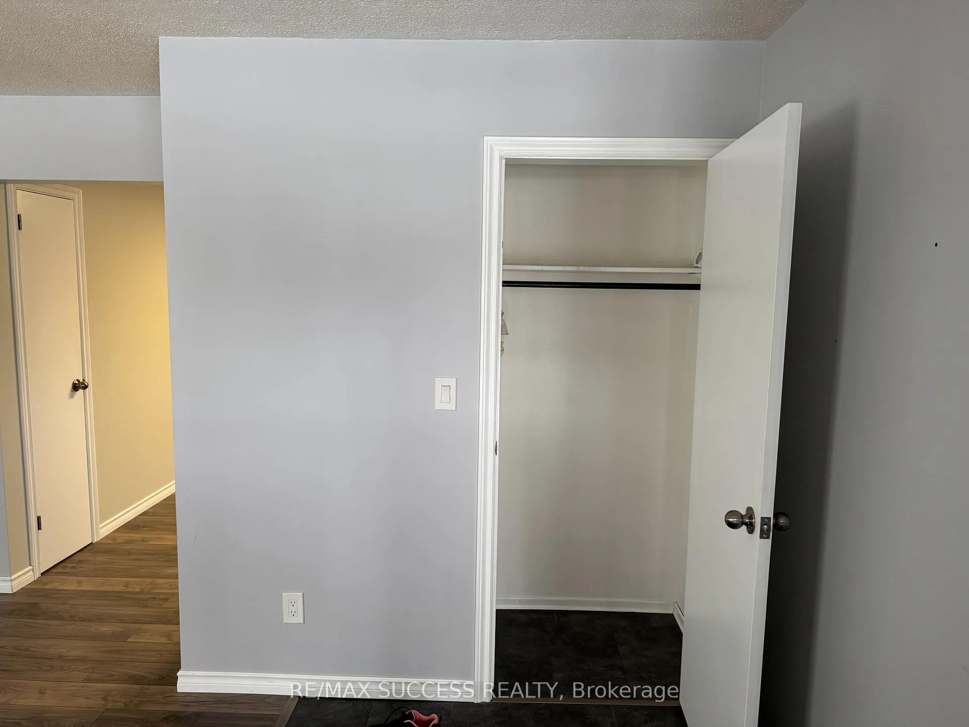 Photo 9 of 733 Hillview Crescent, Pickering, West Shore — HOMEH