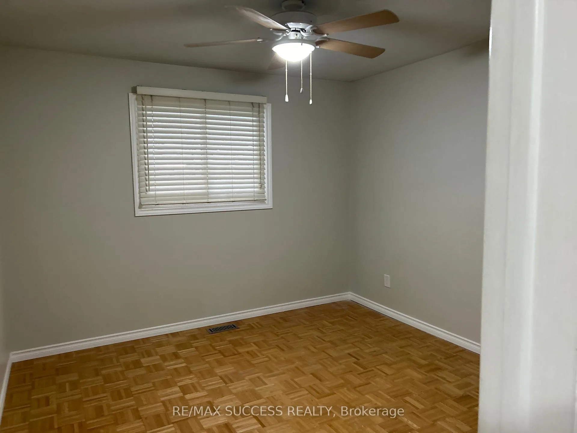 Photo 11 of 733 Hillview Crescent, Pickering, West Shore — HOMEH