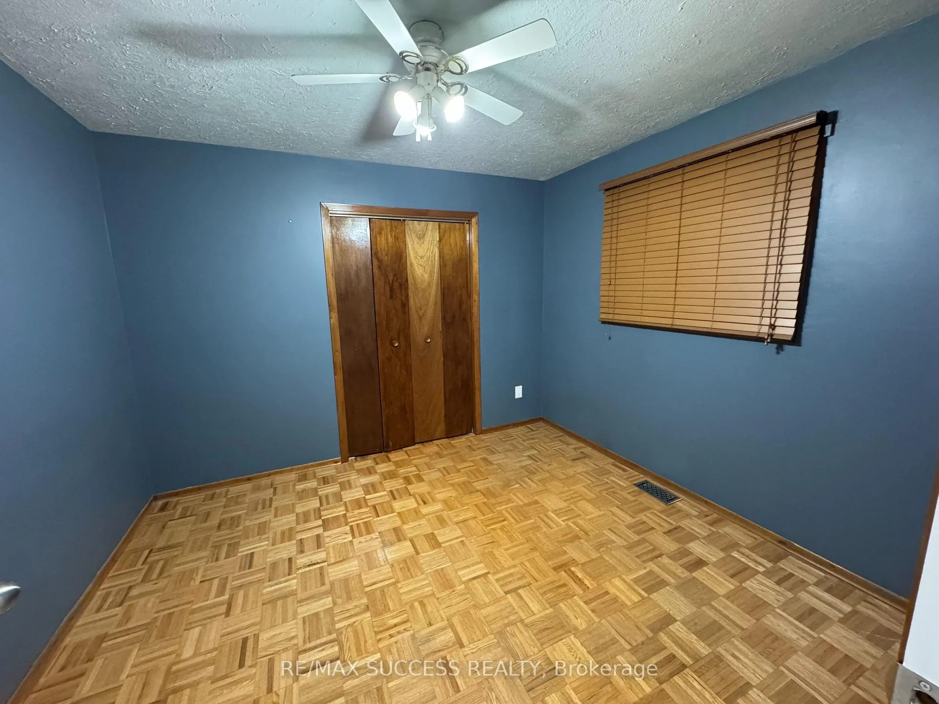 Photo 12 of 733 Hillview Crescent, Pickering, West Shore — HOMEH