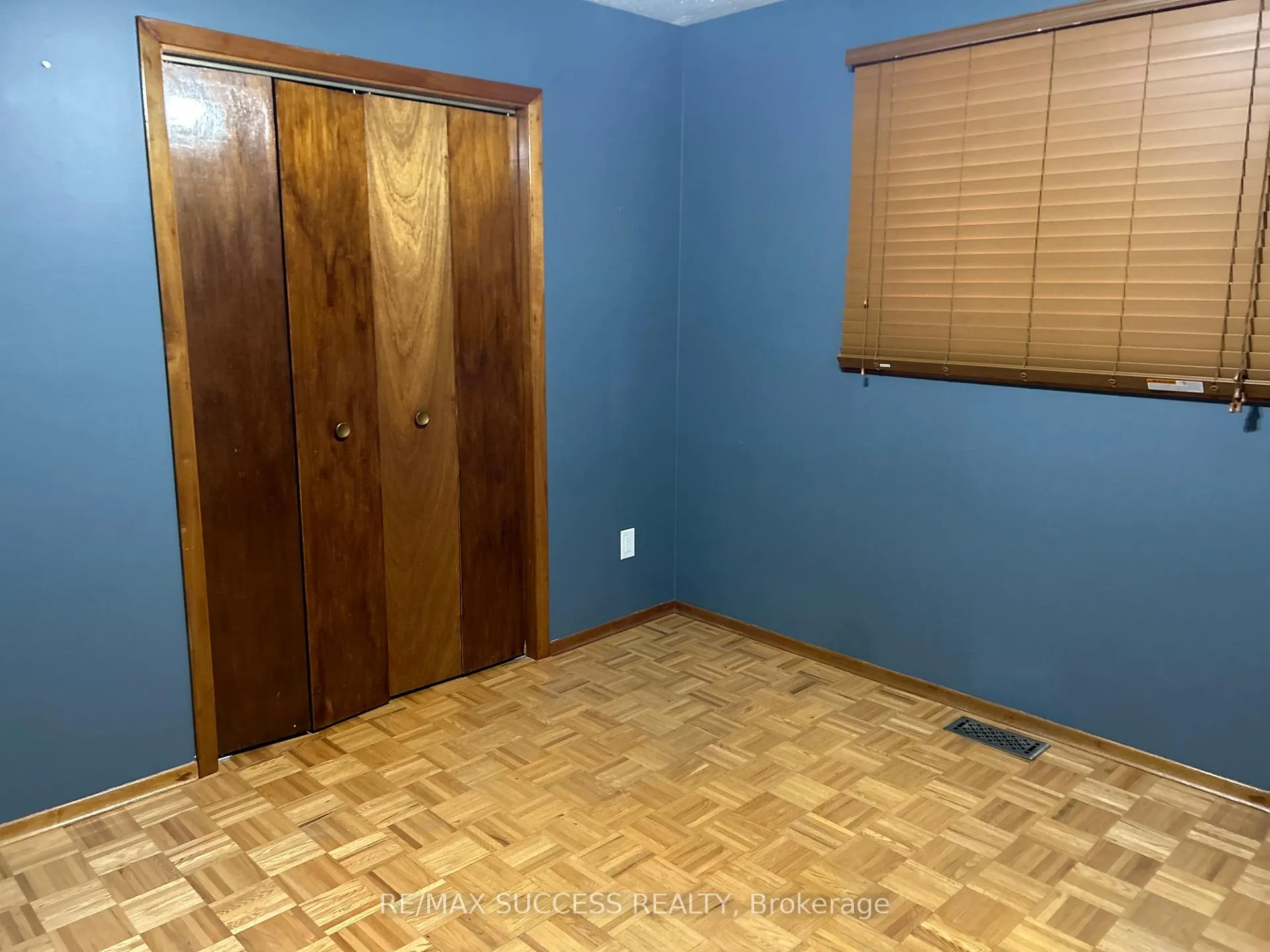 Photo 13 of 733 Hillview Crescent, Pickering, West Shore — HOMEH