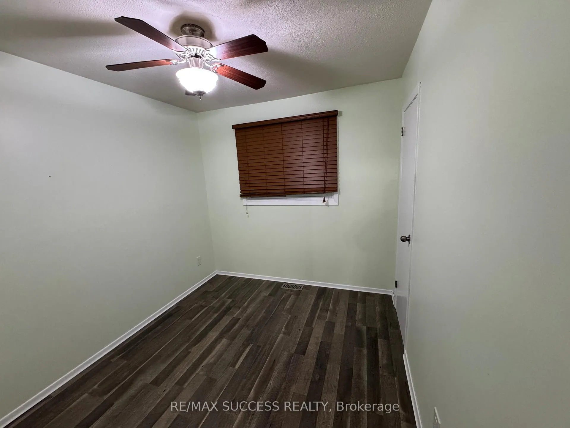Photo 14 of 733 Hillview Crescent, Pickering, West Shore — HOMEH