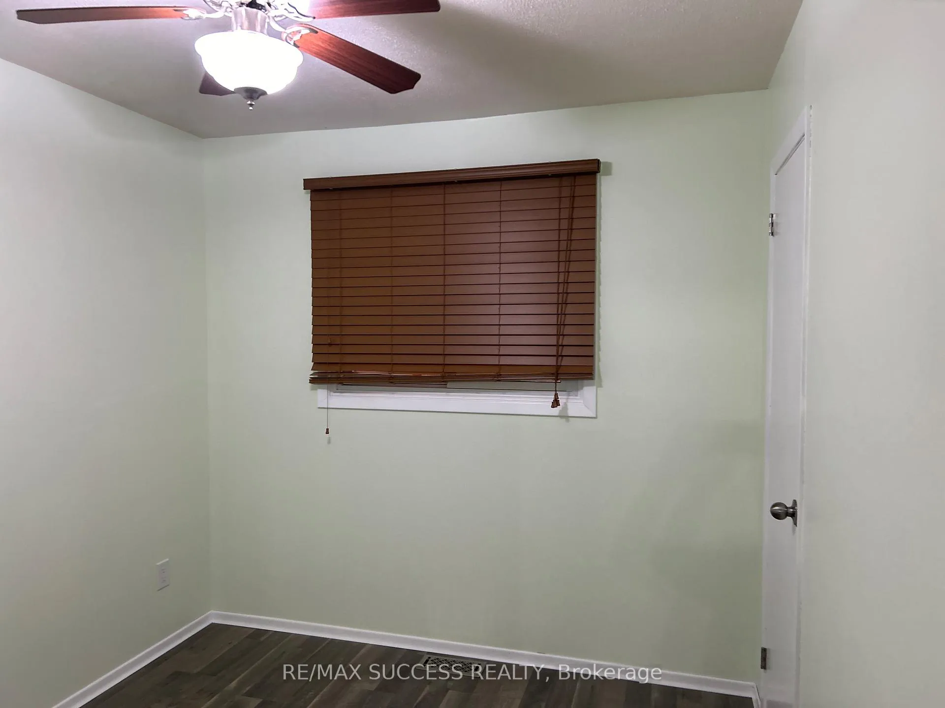 Photo 15 of 733 Hillview Crescent, Pickering, West Shore — HOMEH