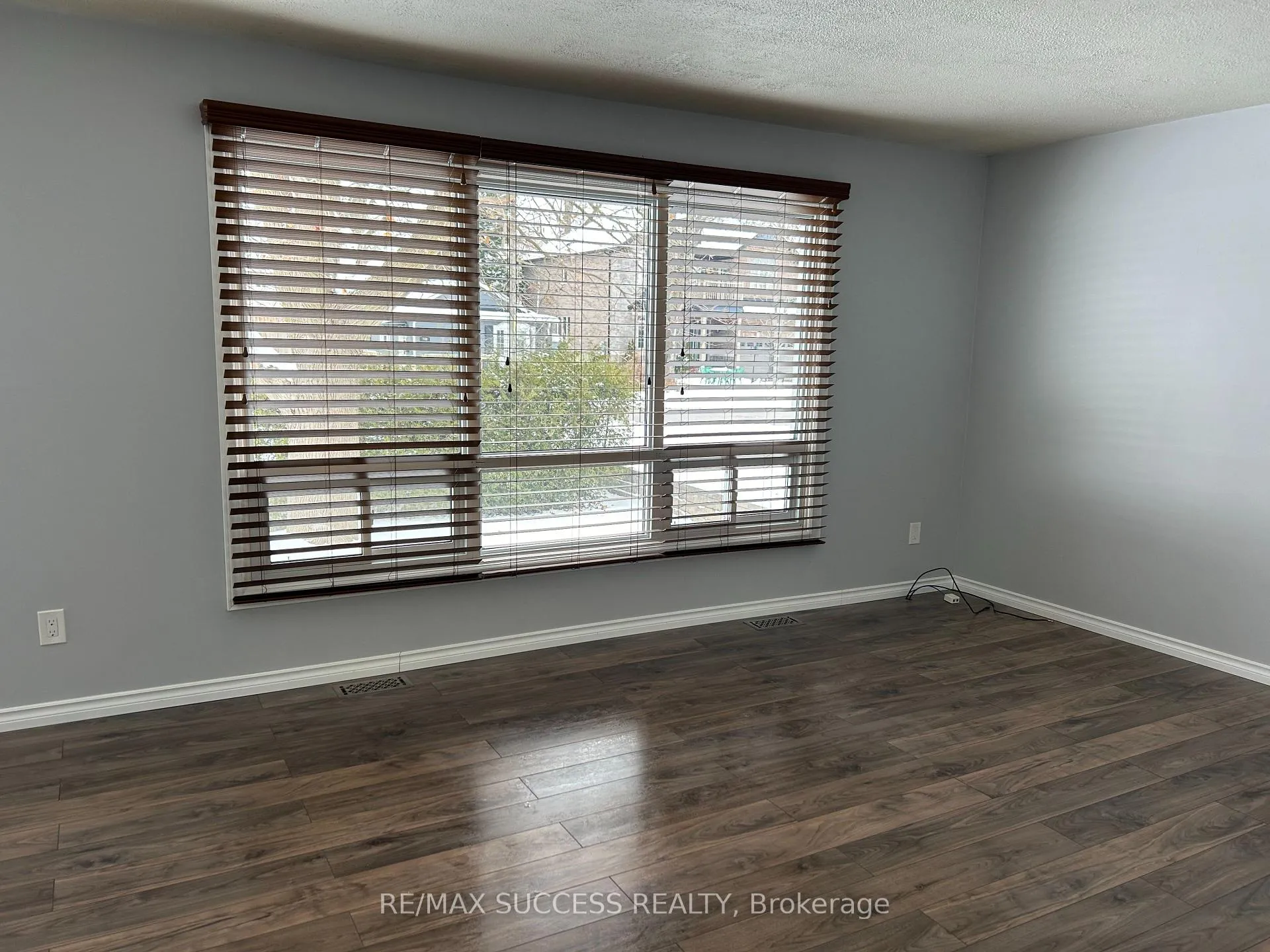 Photo 16 of 733 Hillview Crescent, Pickering, West Shore — HOMEH