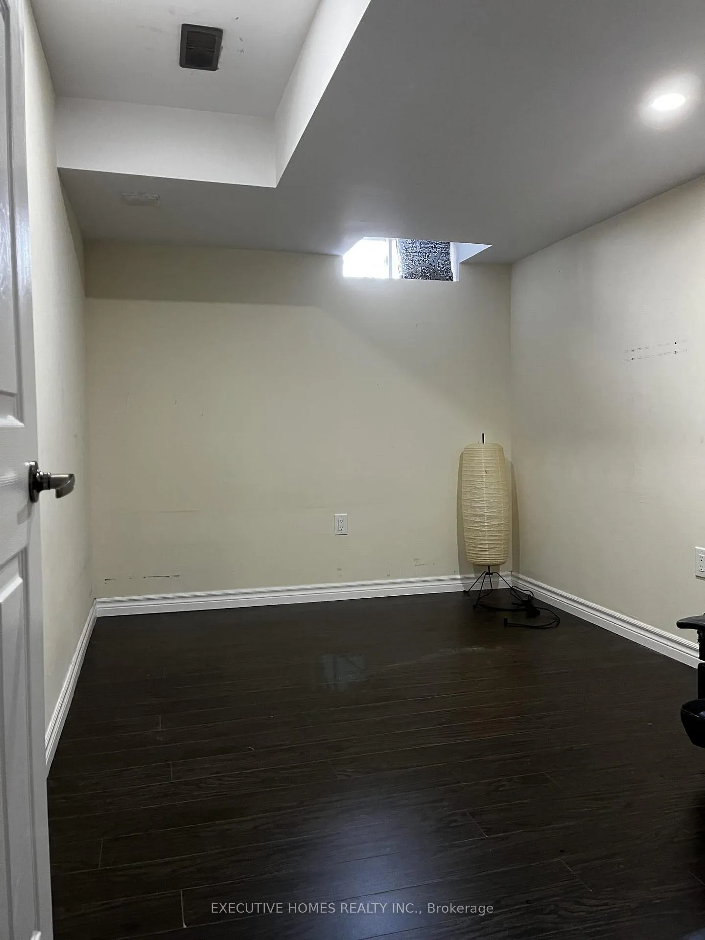 Photo 10 of 36 Edsel Road, Brampton, Northwest Brampton — HOMEH