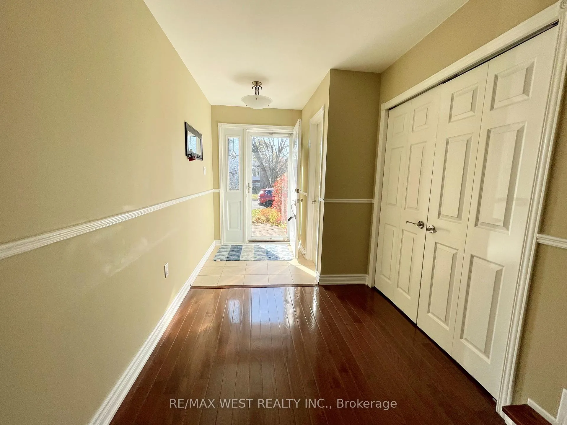 Photo 3 of 4 Geneva Crescent, Brampton, Northgate — HOMEH