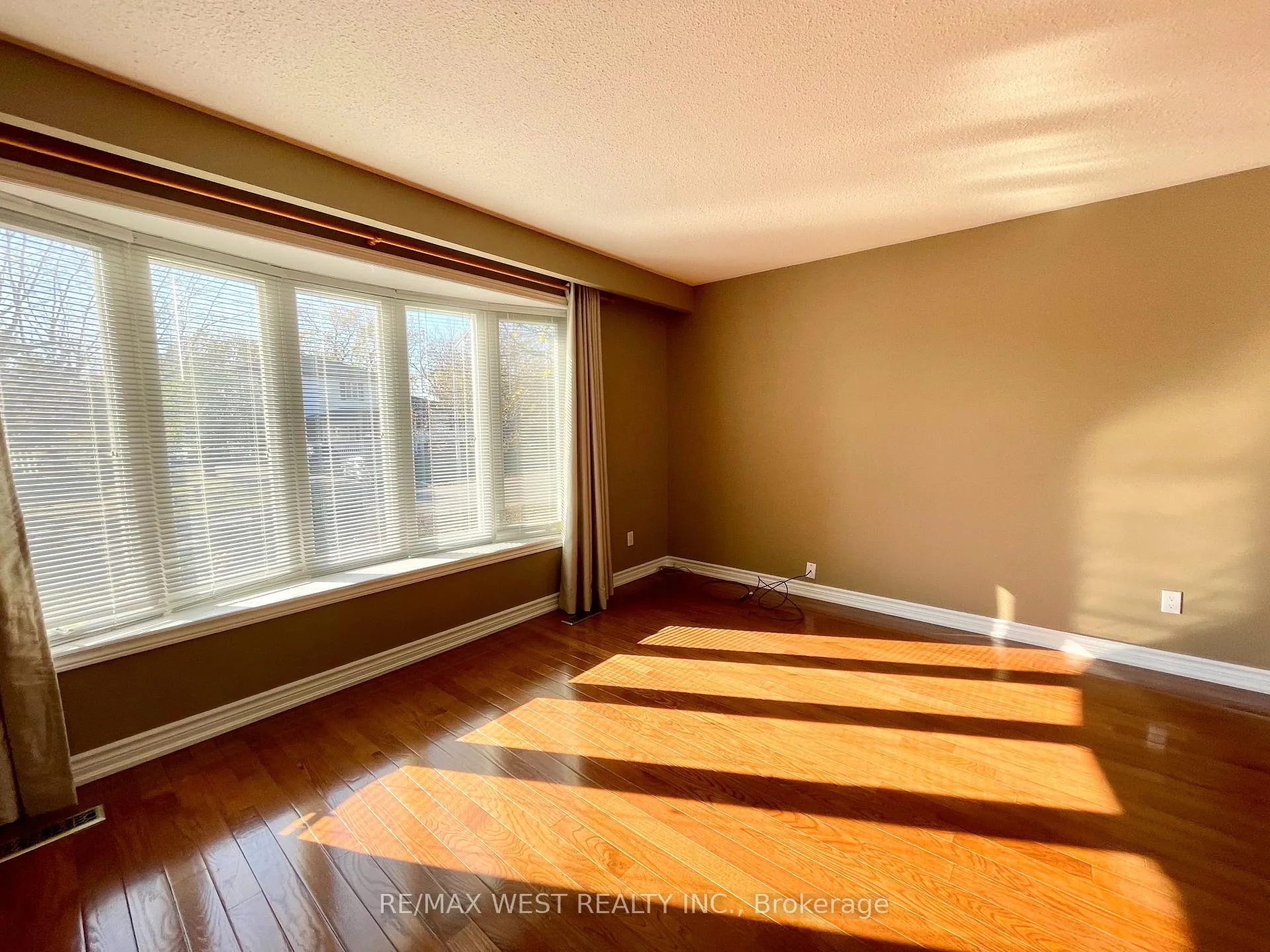 Photo 9 of 4 Geneva Crescent, Brampton, Northgate — HOMEH