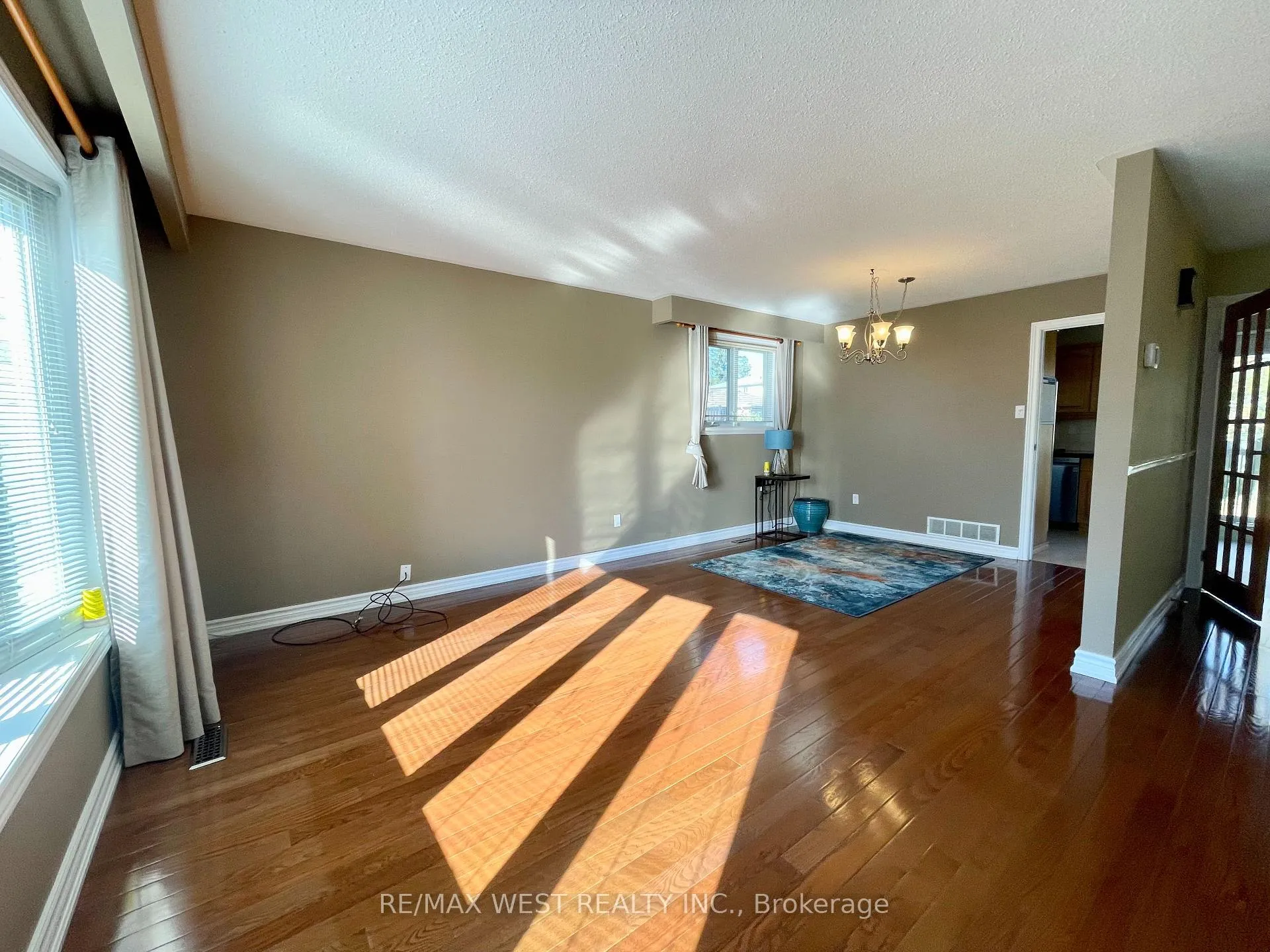 Photo 10 of 4 Geneva Crescent, Brampton, Northgate — HOMEH